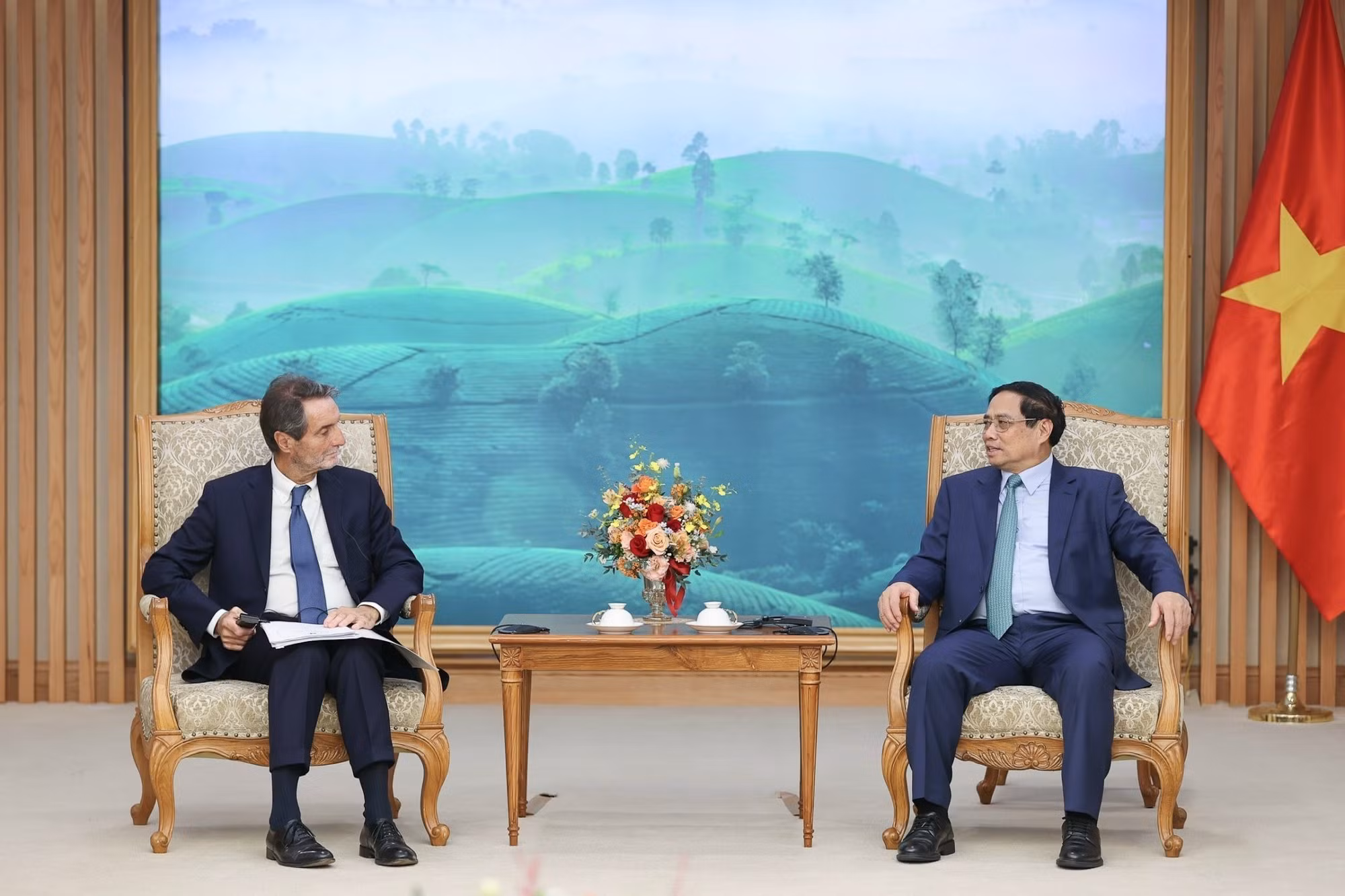 vna_potal_thu_tuong_pham_minh_chinh_tiep_chu_tich_vung_lombardia_italy_7018302.jpeg -0