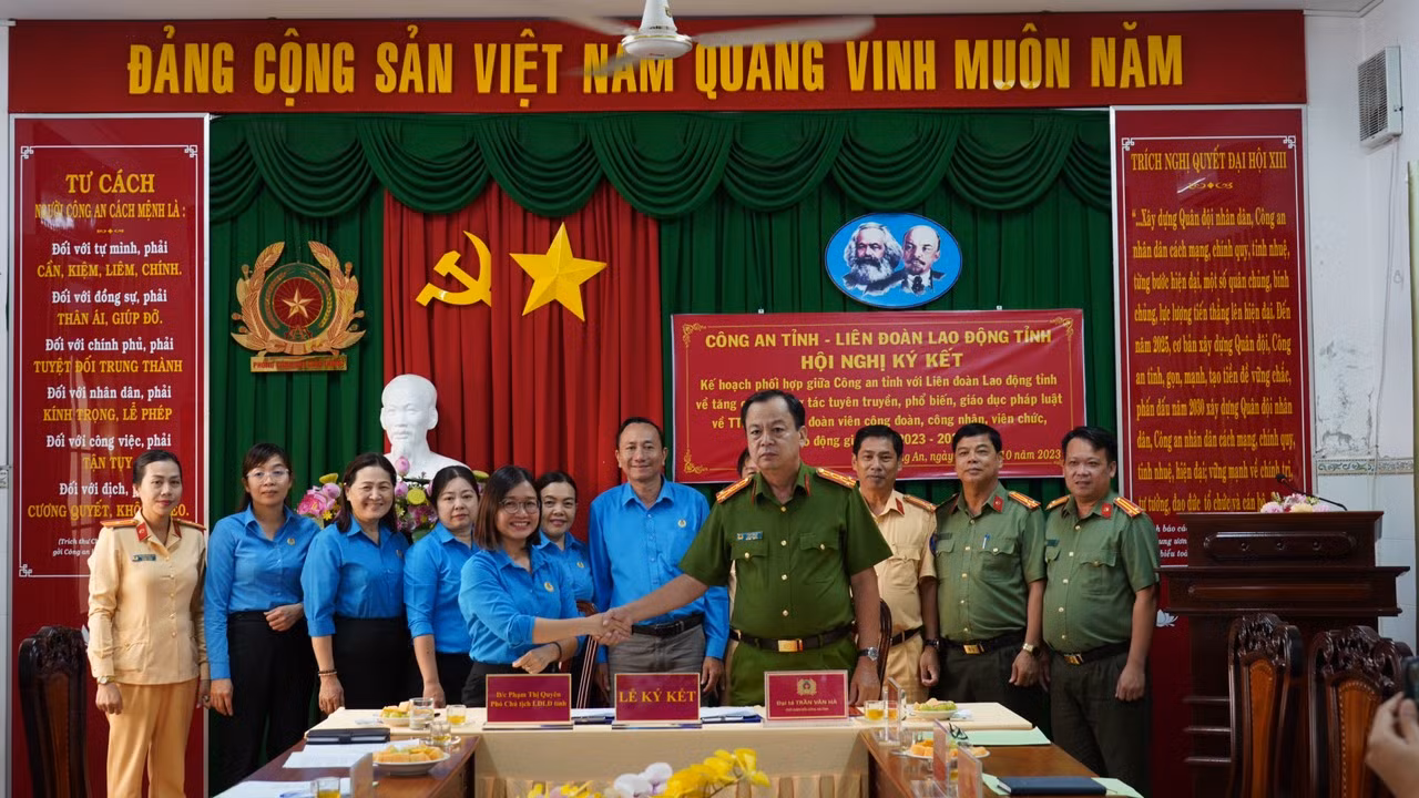 Phổ biến, giáo dục pháp luật về TTATGT trong đoàn viên công đoàn, công nhân, viên chức, lao động -0