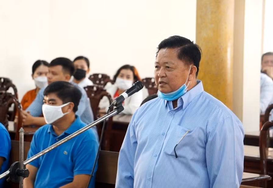 Xét xử vụ lợi dụng chức vụ, quyền hạn cấp sai biển số đẹp để trục lợi tại An Giang -0