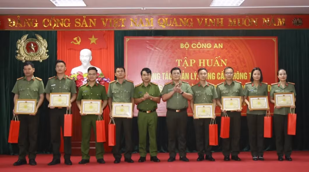 Đẩy mạnh công tác quản lý, cung cấp thông tin trên cổng, trang thông tin điện tử trong Công an nhân dân -0