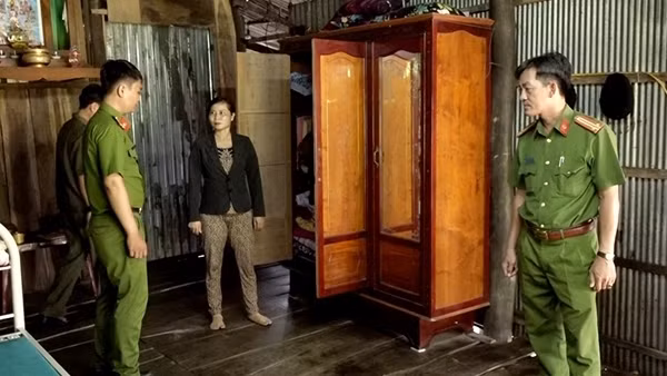 Lấy tiền mua vàng chi tiêu cá nhân, sau đó đến Công an báo mất trộm