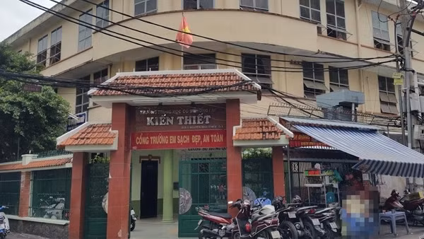 Thu “quỹ lớp, quỹ trường” sai quy định, trường tiểu học phải trả lại tiền cho phụ huynh