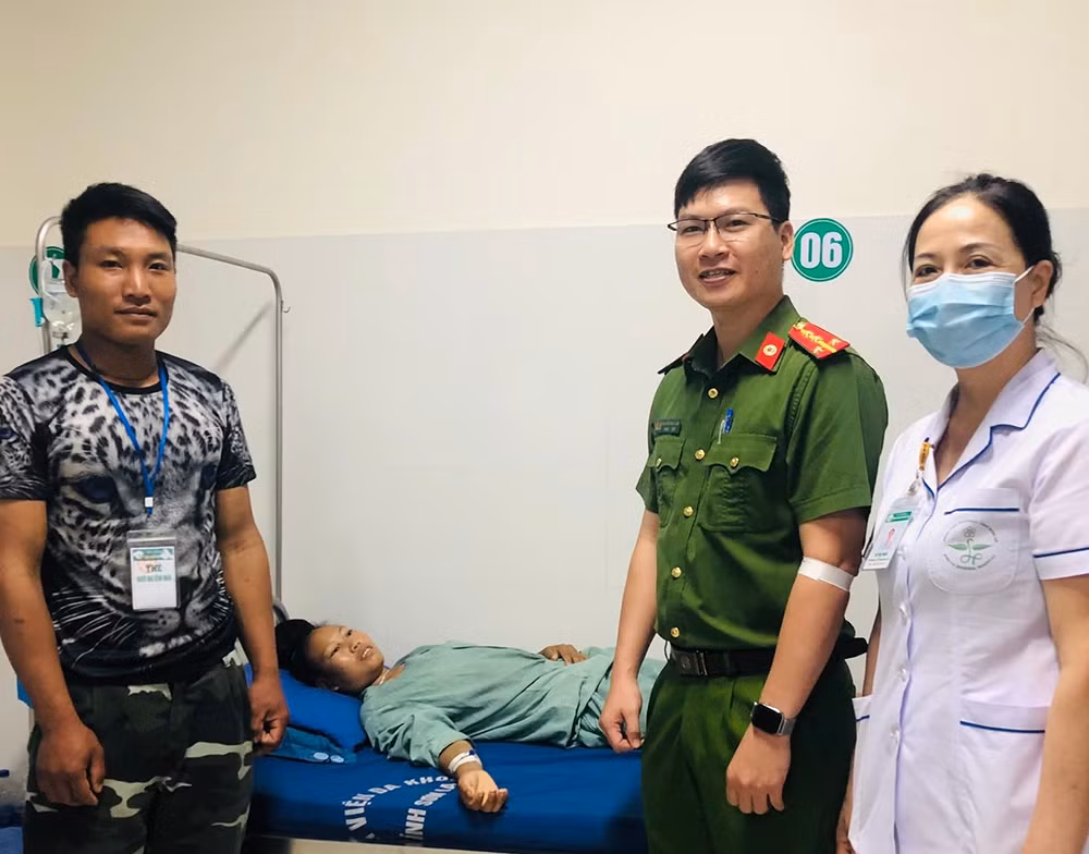 Đại uý Công an xã hiếu máu cứu người -0
