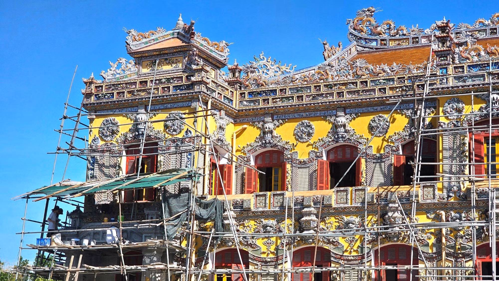Chiêm ngưỡng ngôi điện độc đáo bậc nhất xứ Huế sau 5 năm thi công phục hồi -0
