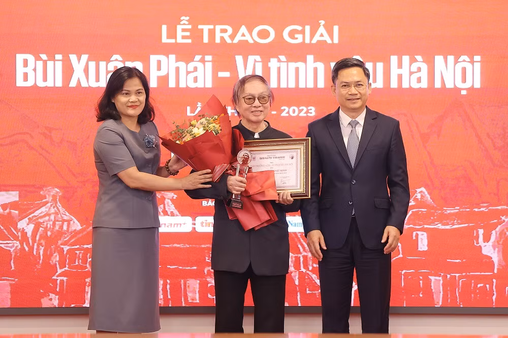 Đạo diễn Đặng Nhật Minh nhận Giải thưởng Lớn Giải thưởng Bùi Xuân Phái - Vì tình yêu Hà Nội -0