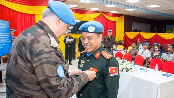 Ba cán bộ Công an Việt Nam nhận Huy chương Gìn giữ hòa bình Liên Hợp Quốc