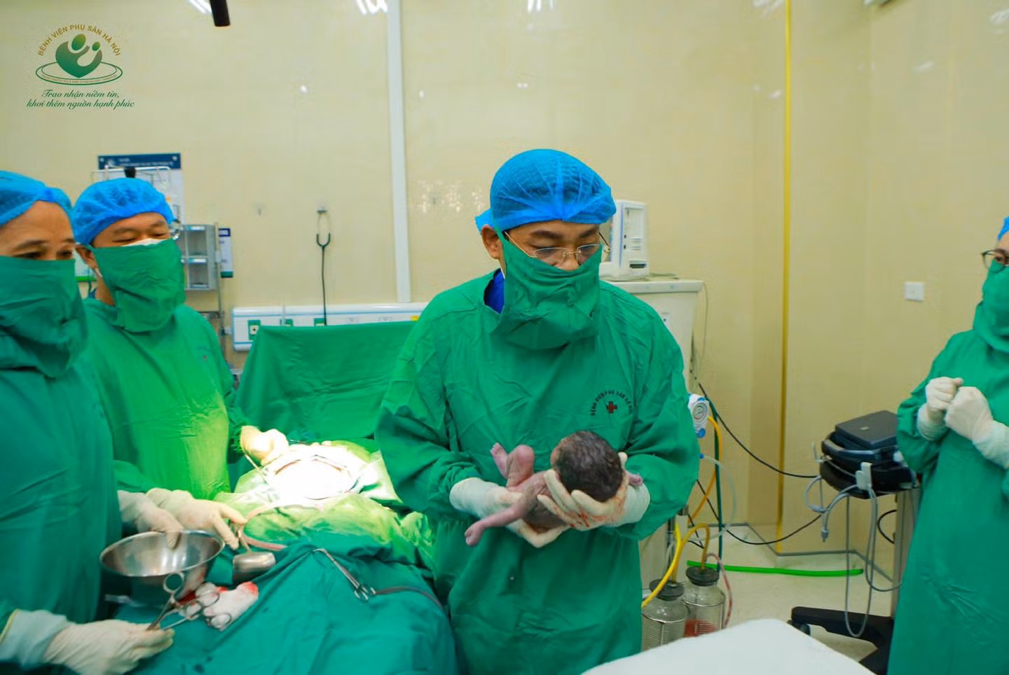Kỳ tích giữ thai thành công cực khó cho sản phụ nhiều năm hiếm muộn -0