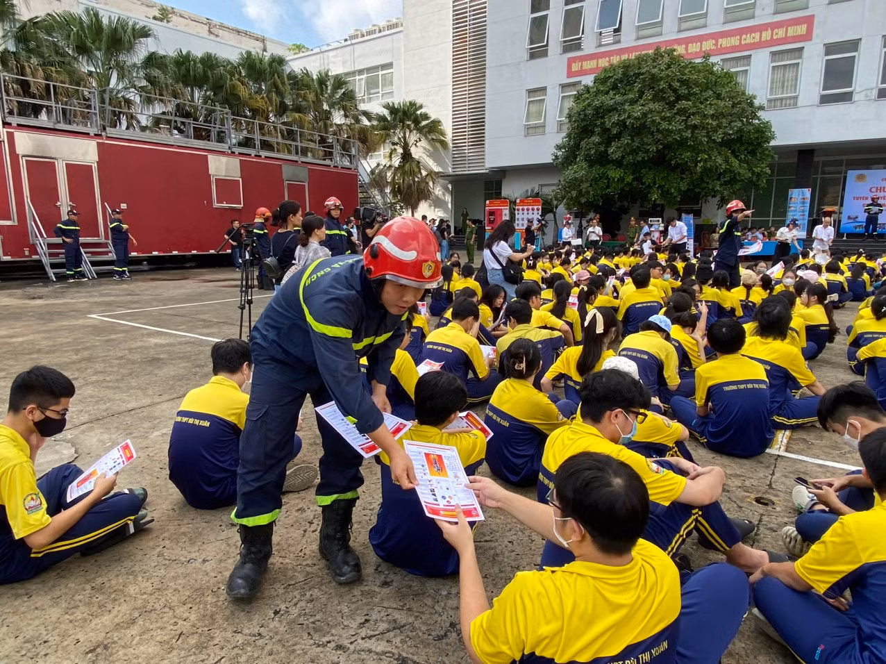 Cơ hội tốt để rèn luyện kỹ năng thoát hiểm, tự cứu bản thân mình trước các sự cố cháy nổ -0