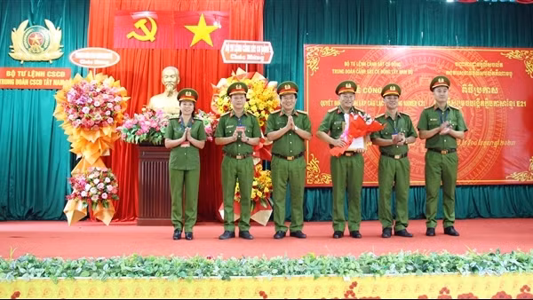 Trung đoàn CSCĐ Tây Nam Bộ ra mắt Câu lạc bộ tiếng Khmer