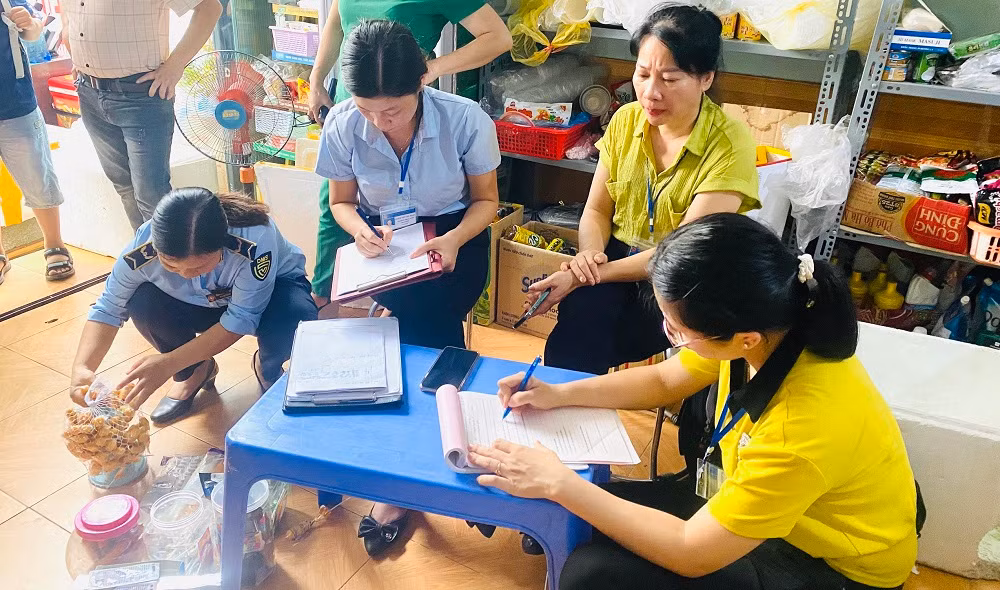 Báo động ngộ độc thực phẩm học đường -0