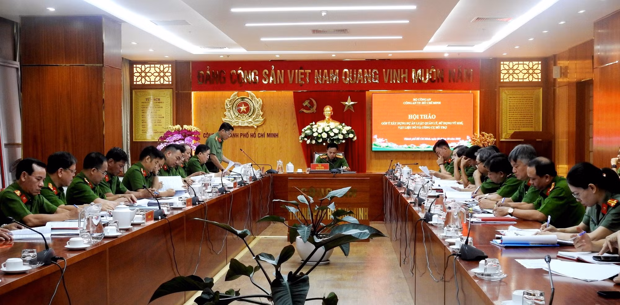 Vi phạm về vũ khí, vật liệu nổ và công cụ hỗ trợ diễn biến phức tạp -0