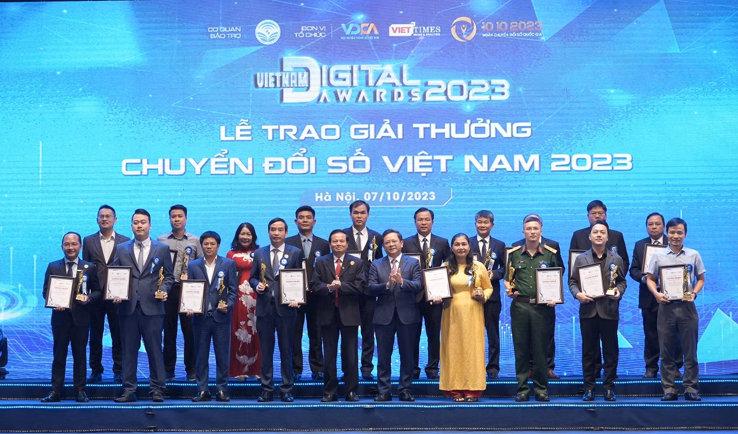 Vinh danh 38 giải pháp, tổ chức Chuyển đổi Số xuất sắc nhất năm 2023 -0