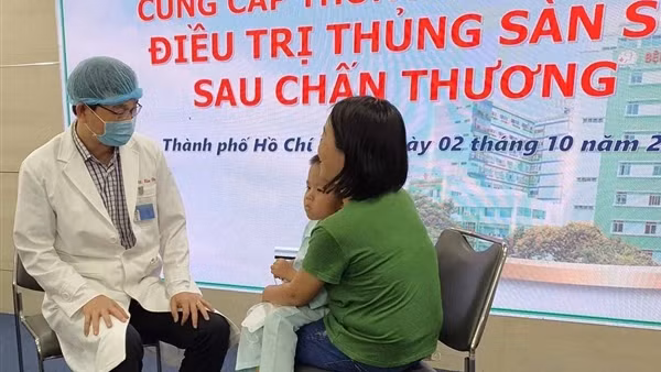 Bé trai 3 tuổi bị đũa đâm qua mũi xuyên thủng sàn sọ