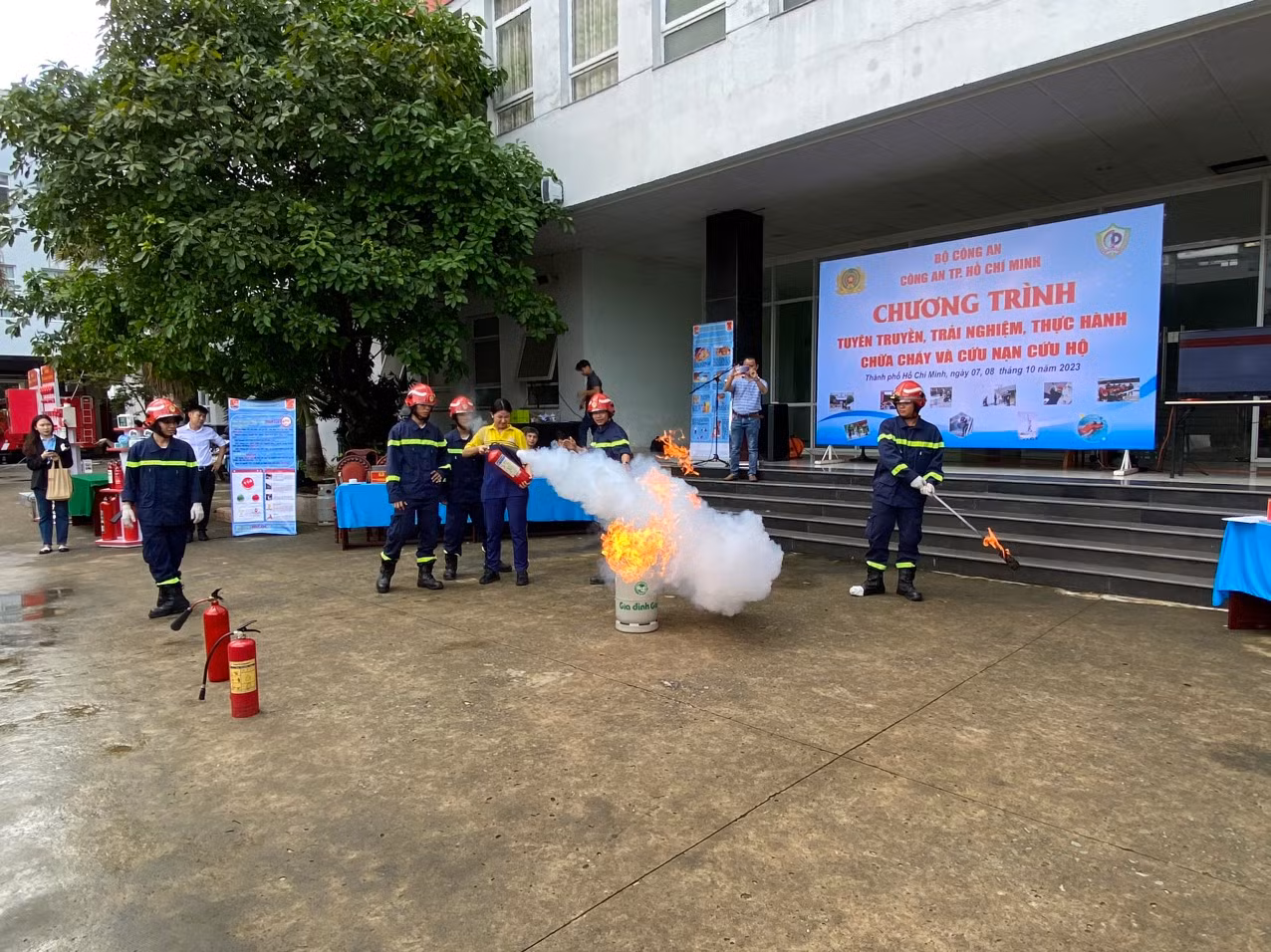 Cơ hội tốt để rèn luyện kỹ năng thoát hiểm, tự cứu bản thân mình trước các sự cố cháy nổ -0