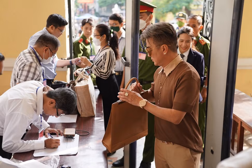 Các bị cáo đồng phạm của bà Nguyễn Phương Hằng kháng cáo xin giảm nhẹ hình phạt -0