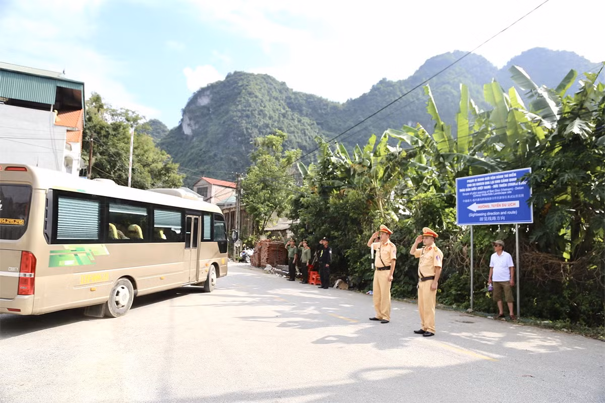 Ra quân bảo đảm ANTT Lễ hội du lịch thác Bản Giốc năm 2023 -1