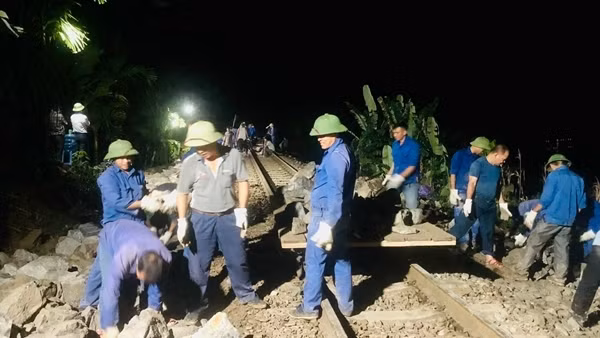21h ngày 8/10, đường sắt Hà Nội- Lào Cai hoạt động trở lại