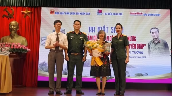 Cuốn sách tái hiện chân thực cuộc đời Đại tướng Võ Nguyên Giáp