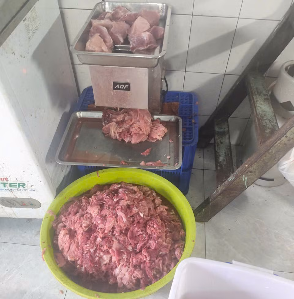 Phù phép thịt heo nái và hóa chất cấm thành thịt bò, thu lợi bất chính hơn 9 tỷ đồng -2