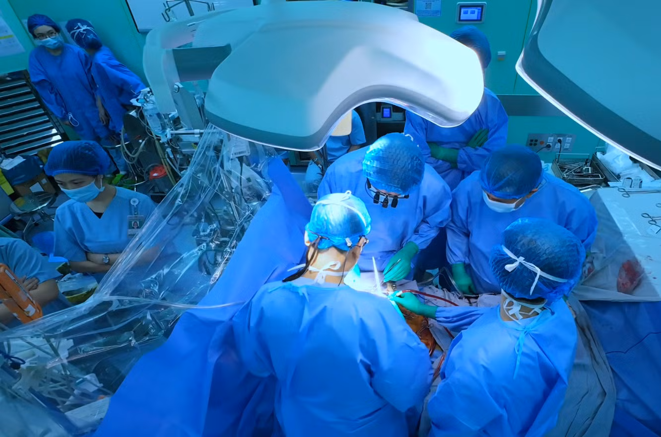 Ghép tim xuyên Việt cứu sống người bệnh 23 tuổi đang phụ thuộc ECMO -8