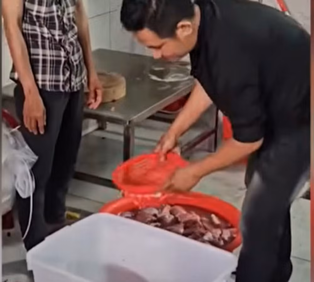 Nỗi lo thực phẩm bẩn bủa vây bữa ăn -2