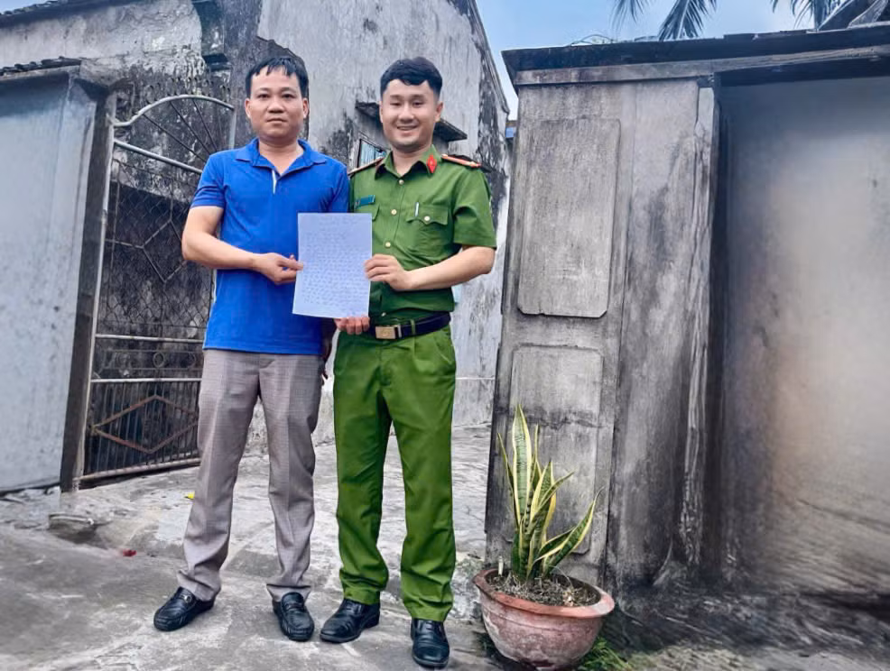Công an xã tìm lại thân nhân cho Liệt sĩ thông qua Đề án 06 -0