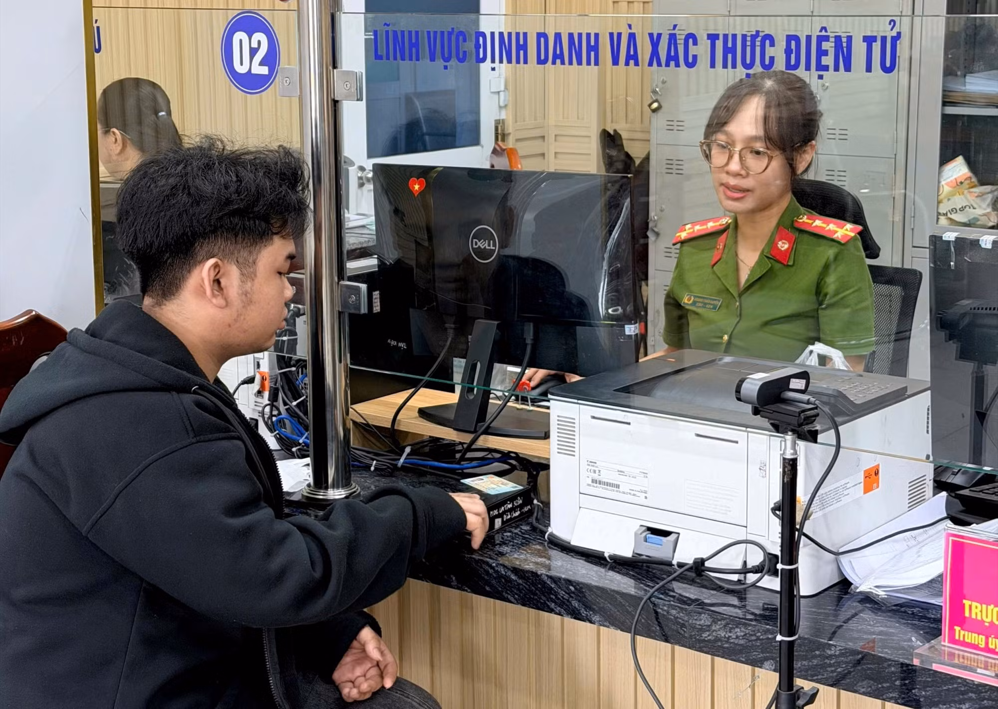 Tất cả vì sĩ tử: Công an TP Hồ Chí Minh tăng tốc cấp căn cước cho học sinh -1