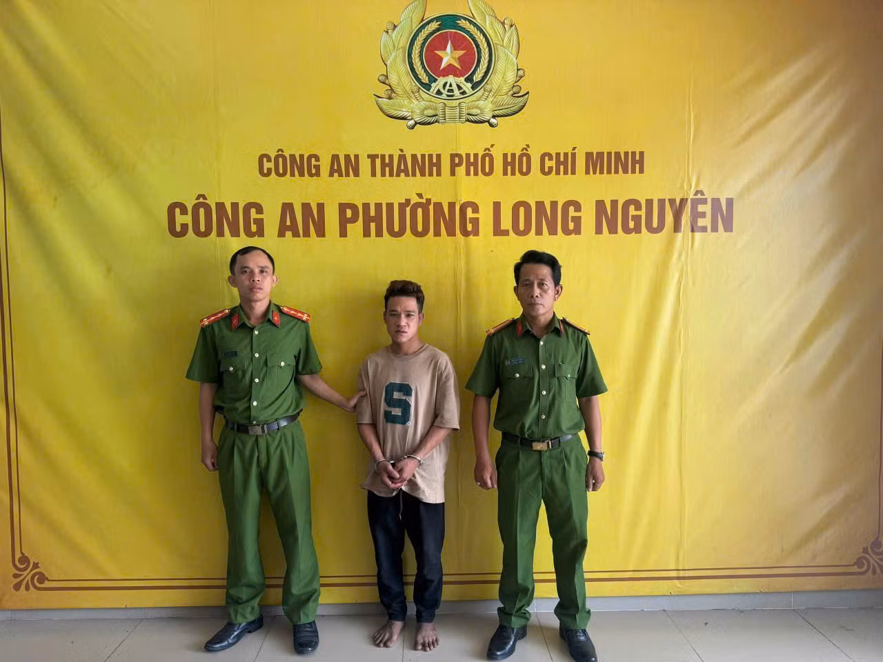 Bắt giữ đối tượng trộm cắp tài sản tại Miếu Bà Chúa Xứ Nguyên Nhung -0
