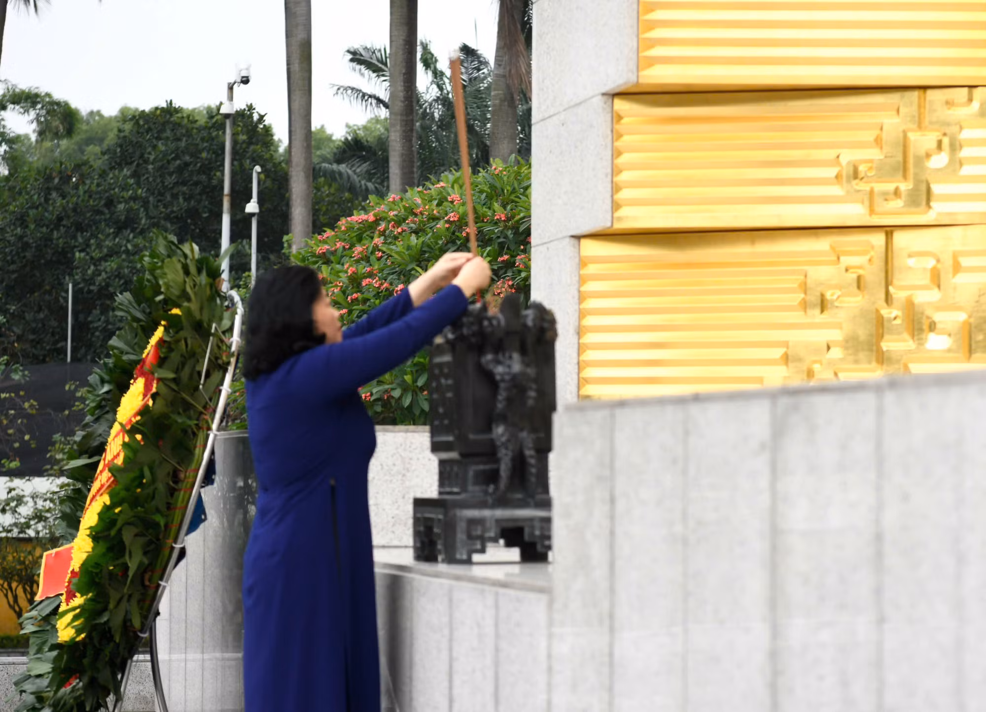 Đoàn đại biểu dự Đại hội Mặt trận Tổ quốc Việt Nam lần thứ XI vào viếng lăng Chủ tịch Hồ Chí Minh -0