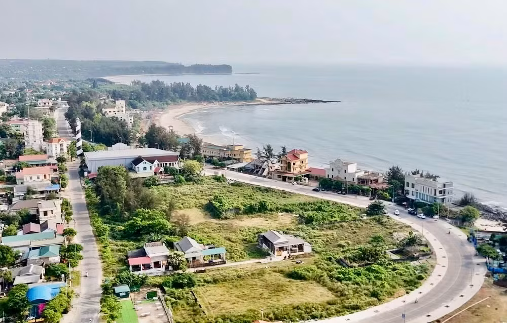 Nỗi buồn âm ỉ những bãi biển miền Trung Kỳ cuối: Để biển đẹp không chỉ trên giấy -0