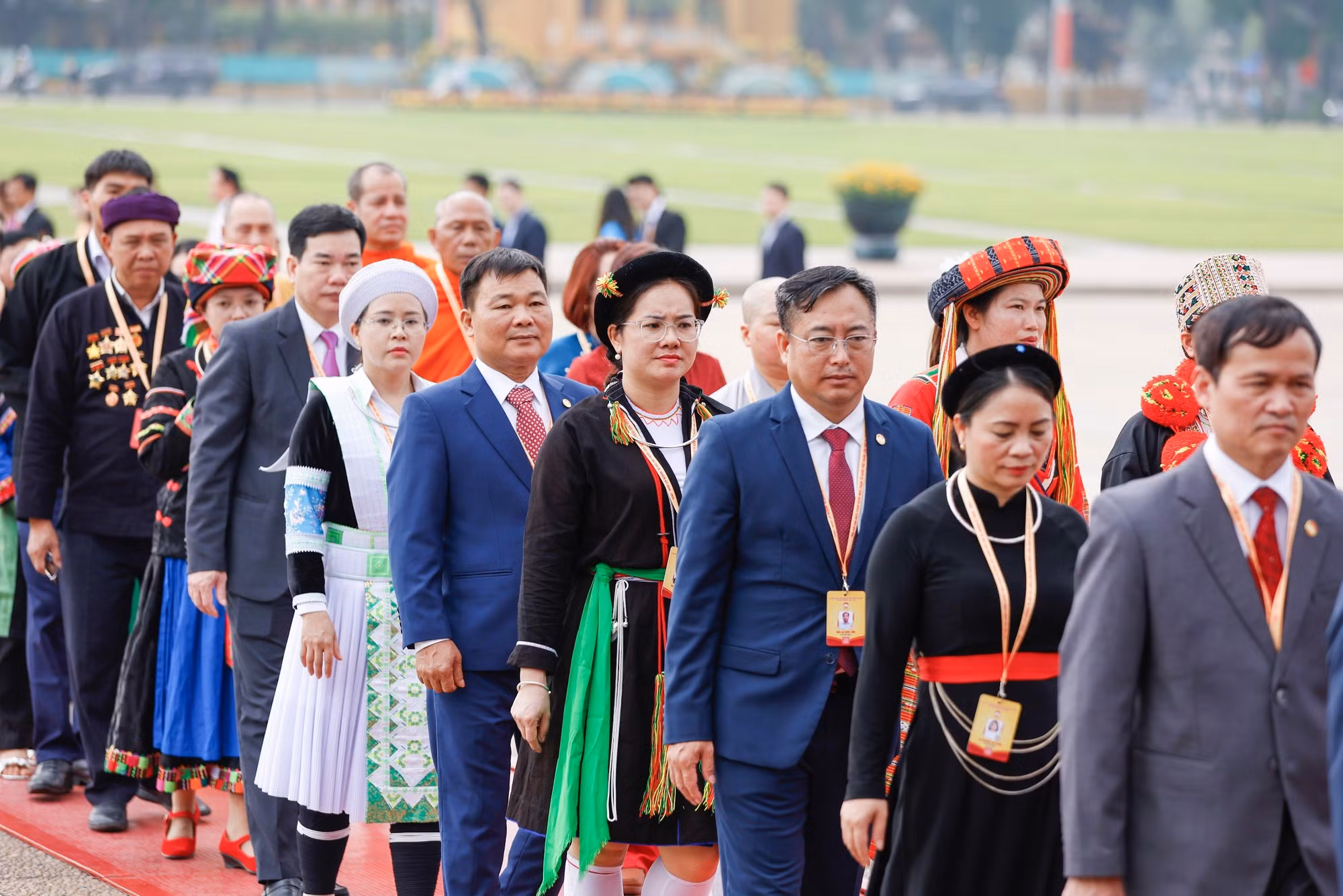 Đoàn đại biểu dự Đại hội Mặt trận Tổ quốc Việt Nam lần thứ XI vào viếng lăng Chủ tịch Hồ Chí Minh -0