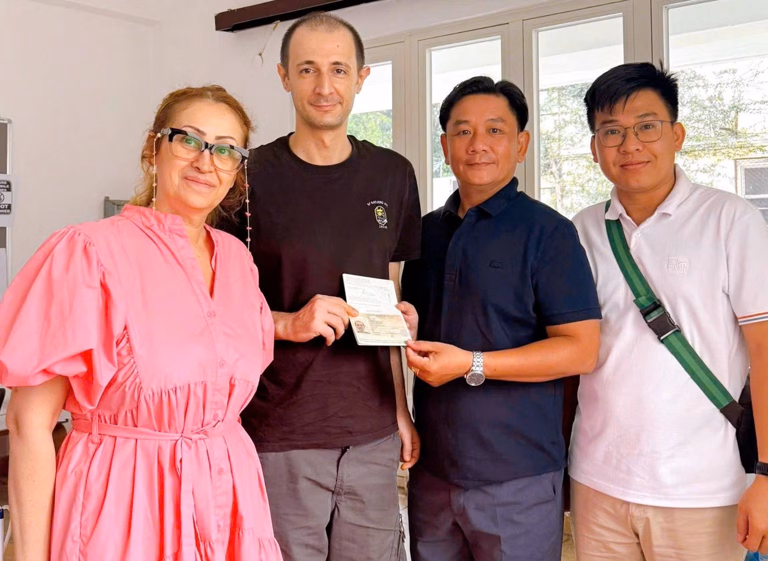 Phối hợp Đại sứ quán hỗ trợ công dân người nước ngoài về nước -3