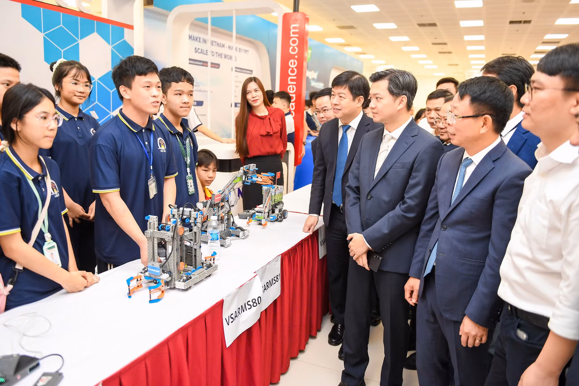 Gần 3.000 thí sinh tranh tài tại vòng chung kết Cuộc thi Vô địch Quốc gia STEM, AI và Robottics -0