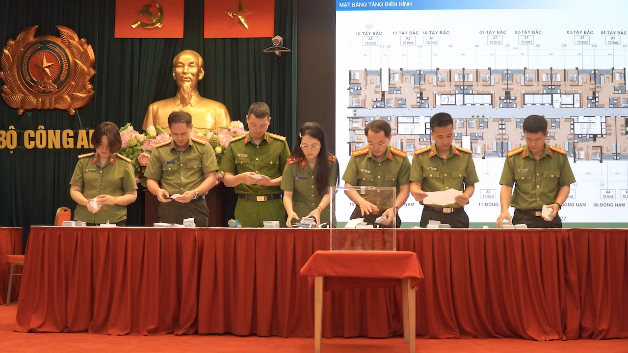 Công khai, minh bạch trong ngày bốc thăm nhà ở xã hội dành cho lực lượng CAND -0