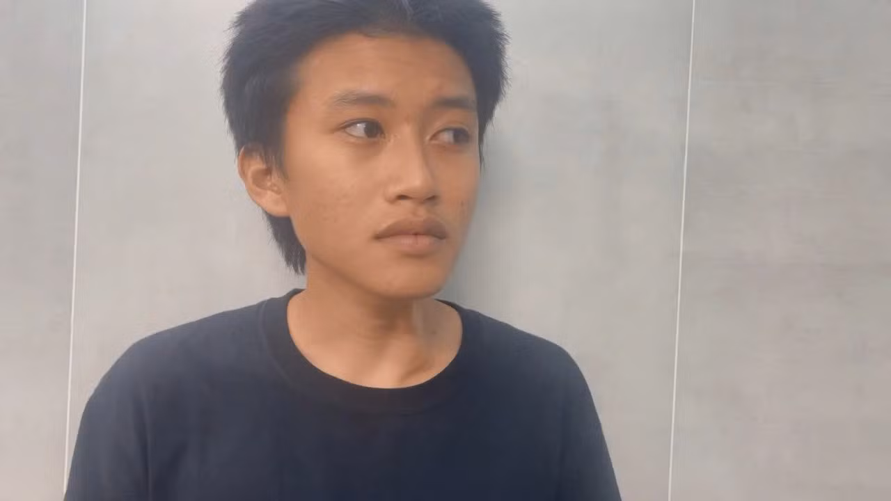 Bắt quả tang thanh niên cùng nhóm bạn ngoại quốc 
