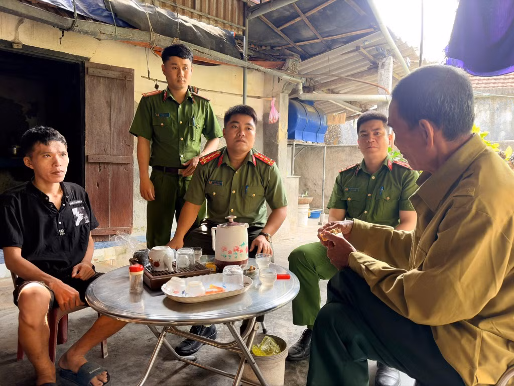 Công an xã tìm lại thân nhân cho Liệt sĩ thông qua Đề án 06 -0