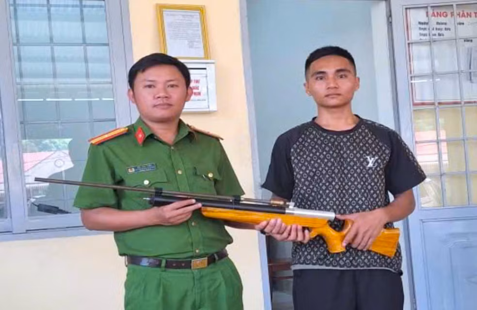 Thiết thực mô hình “Đổi quà lấy vũ khí, vật liệu nổ” -0