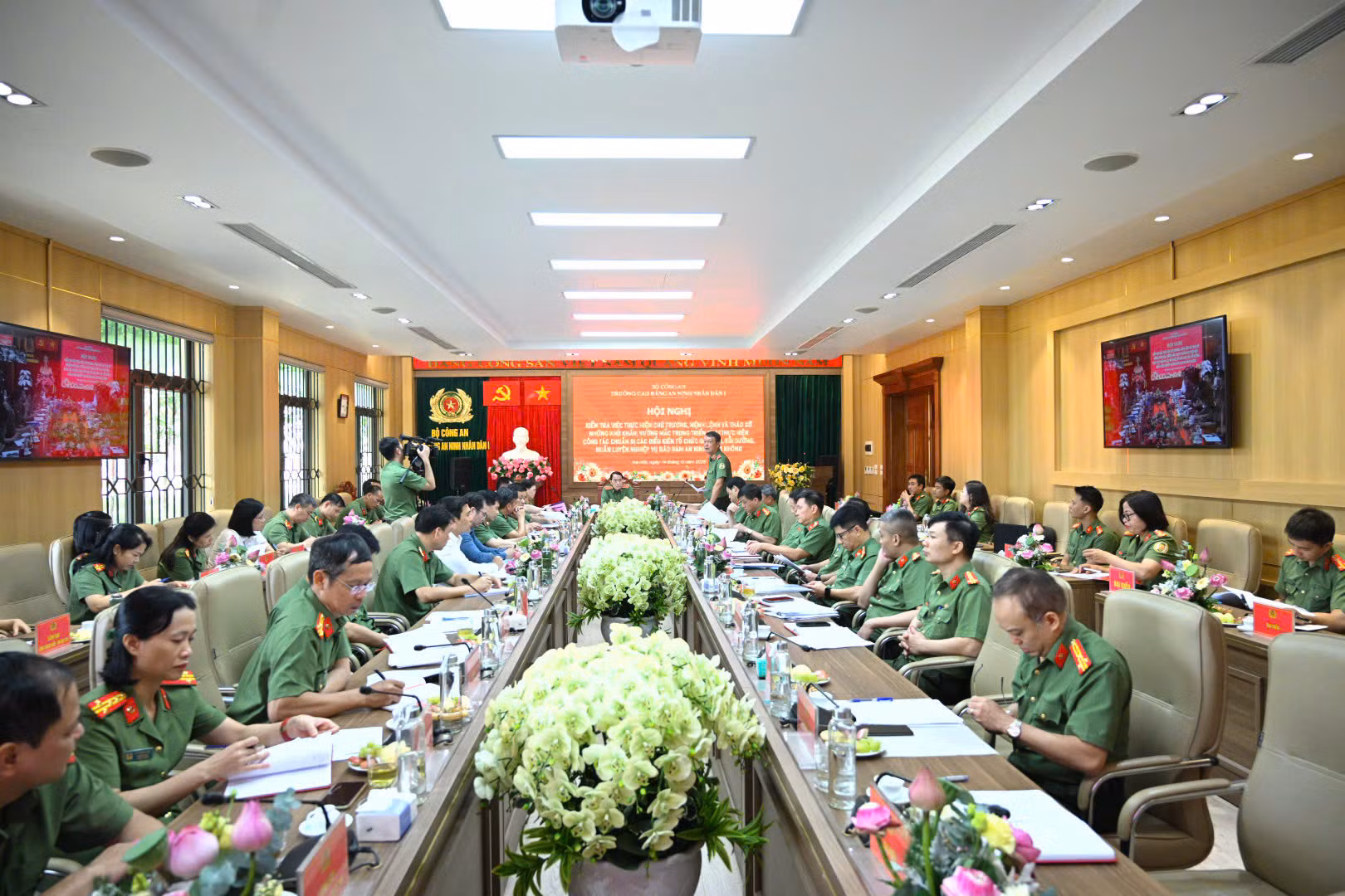 Thứ trưởng Lê Quốc Hùng: Chuẩn bị tuyệt đối an toàn công tác đào tạo, bồi dưỡng, huấn luyện lực lượng bảo đảm an ninh hàng không -0