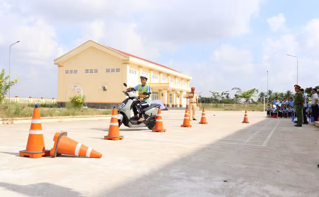 Công an Cà Mau dựng xây văn hóa giao thông từ học đường -0
