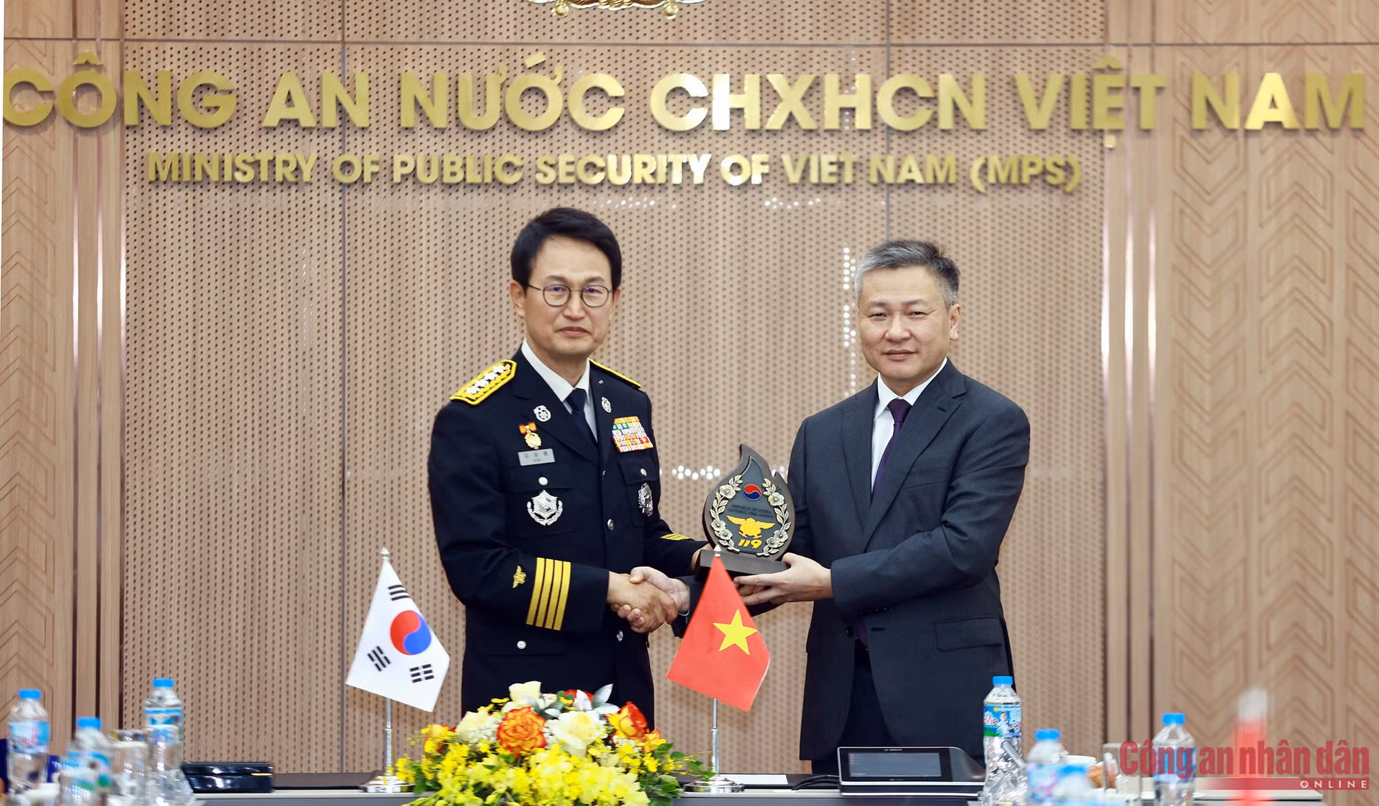 Việt Nam - Hàn Quốc thúc đẩy hợp tác công nghệ và huấn luyện phòng cháy, chữa cháy ảnh 8 Việt Nam - Hàn Quốc thúc đẩy hợp tác công nghệ và huấn luyện phòng cháy, chữa cháy -1