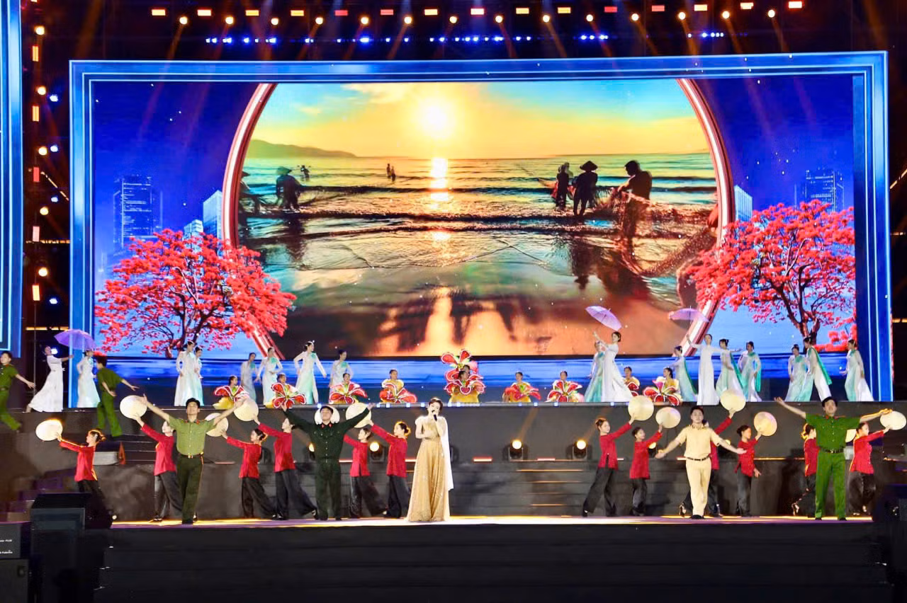 Sôi động Gala “Tổ quốc bình yên – Hải Phòng rực sáng” -0