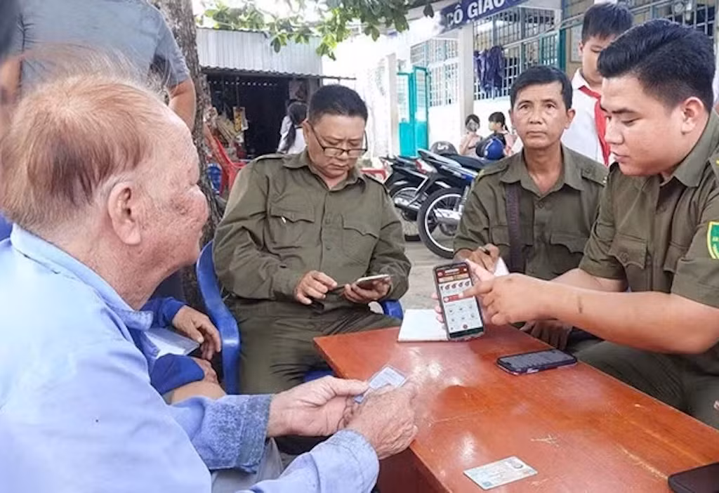 Công an tỉnh Đồng Tháp nỗ lực thực hiện chiến dịch “30 ngày, đêm” cấp căn cước -0