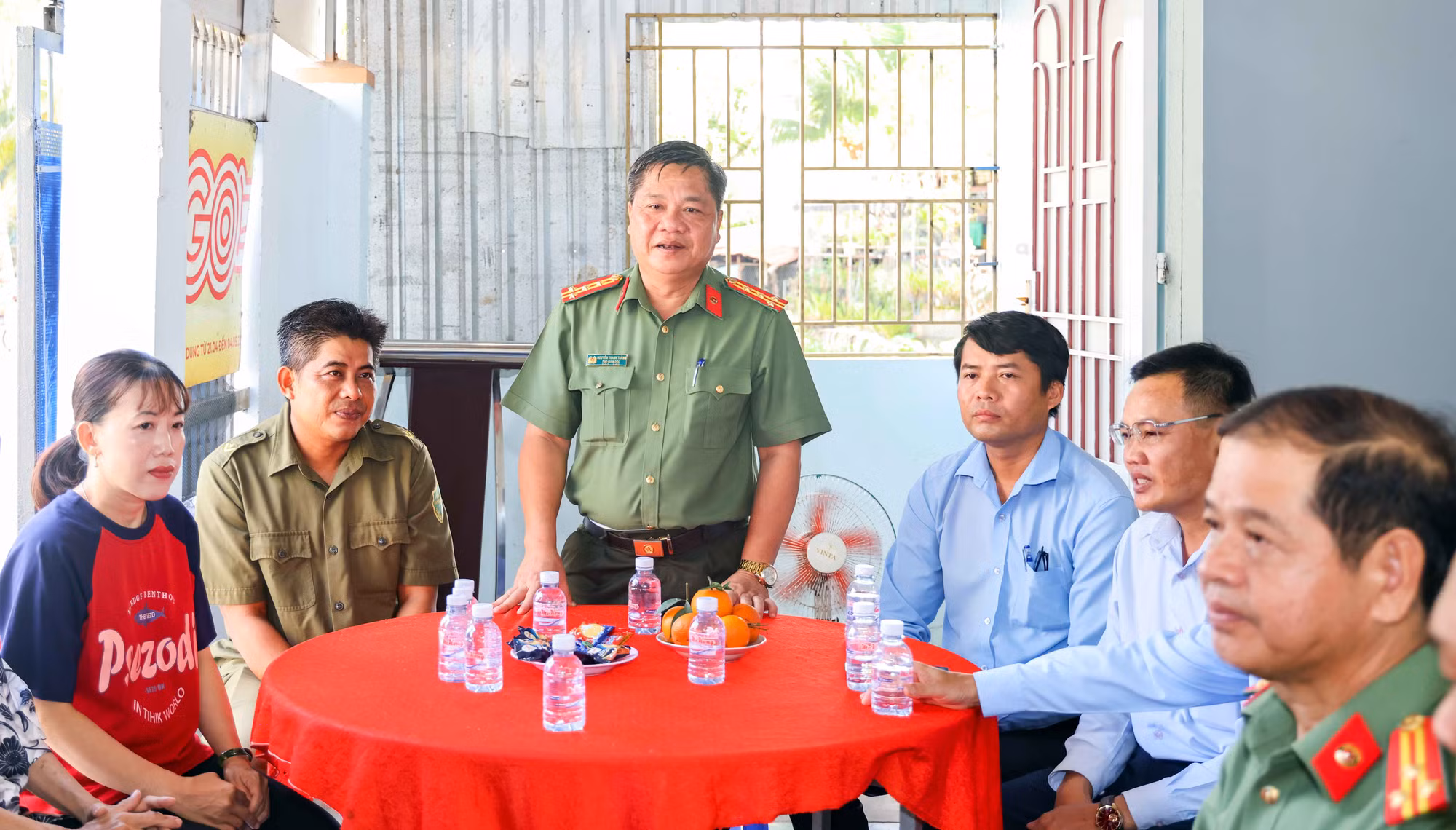 Công an TP Cần Thơ bàn giao nhà ở tặng các hộ gia đình khó khăn -0