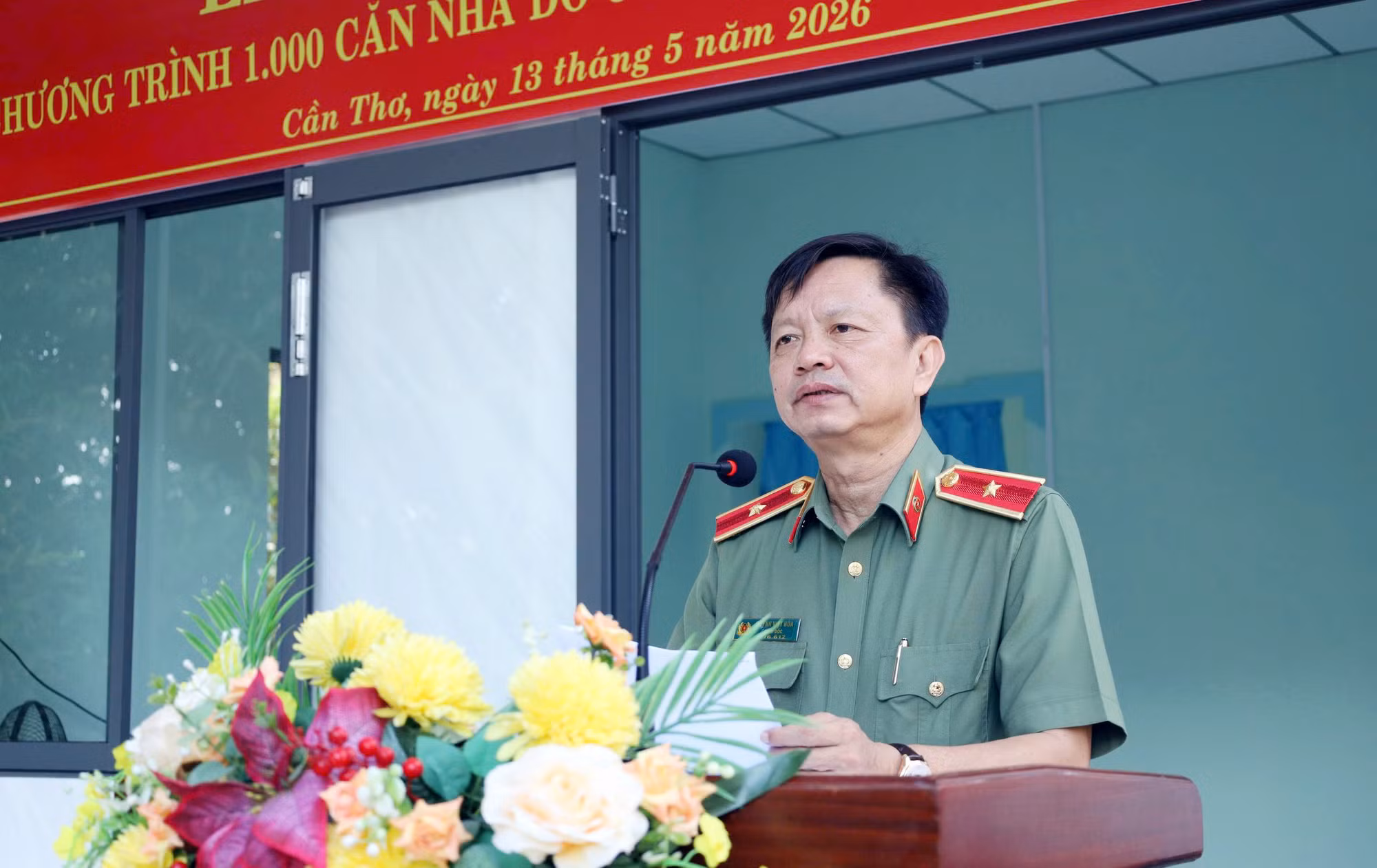 Công an TP Cần Thơ bàn giao nhà ở tặng các hộ gia đình khó khăn -0