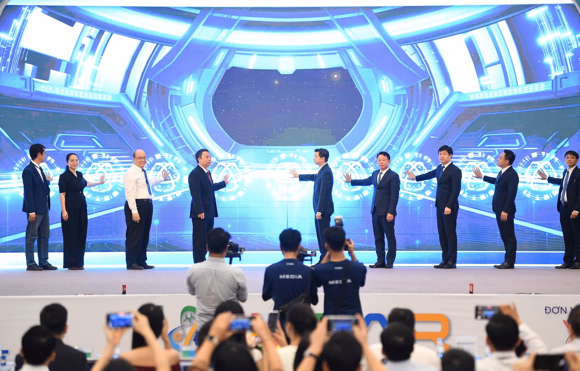 Gần 3.000 thí sinh tranh tài tại vòng chung kết Cuộc thi Vô địch Quốc gia STEM, AI và Robottics -0