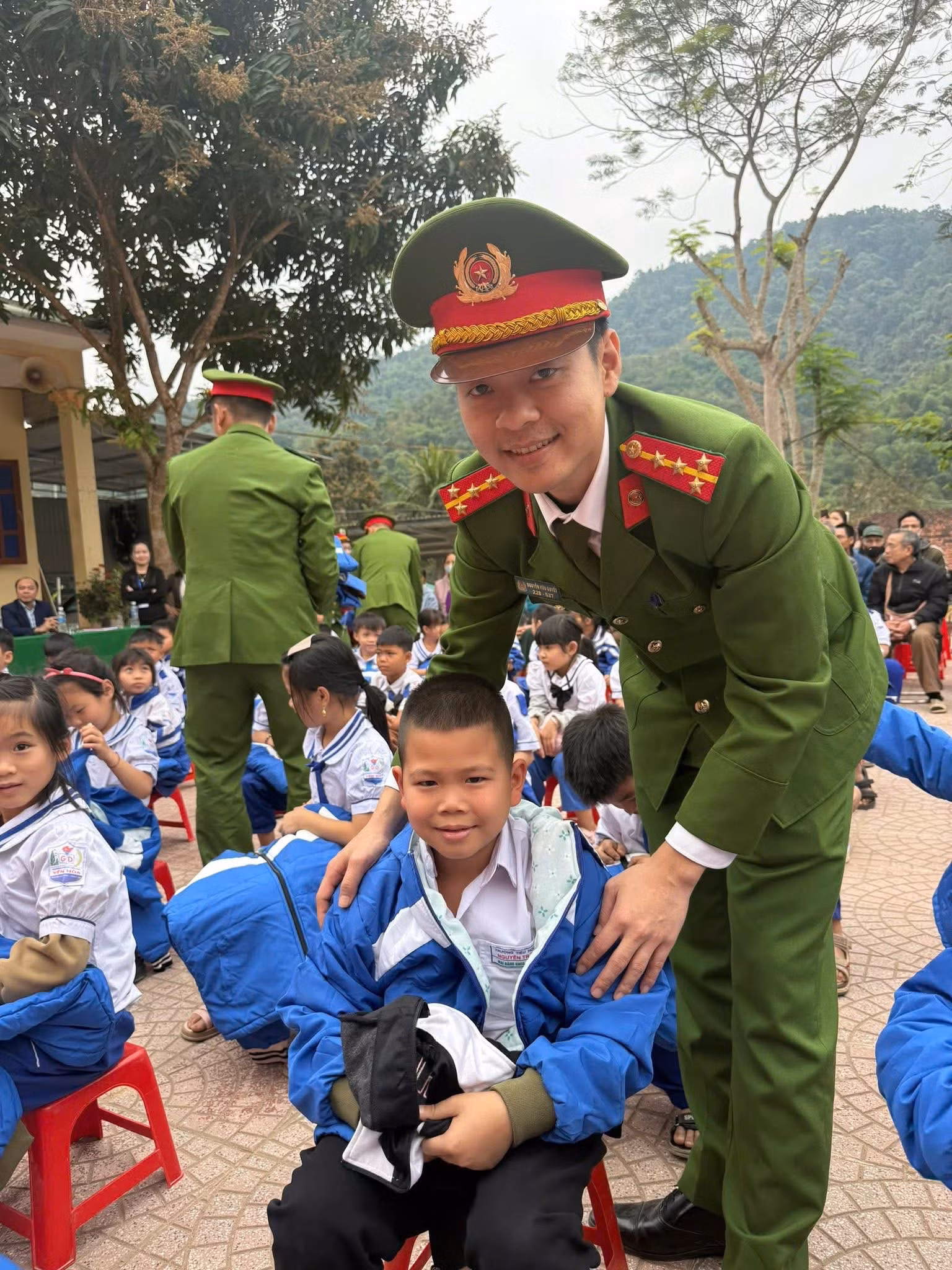 Đại uý Nguyễn Hữu Quyết, người cán bộ đoàn nhiệt huyết với các hoạt động xã hội -0
