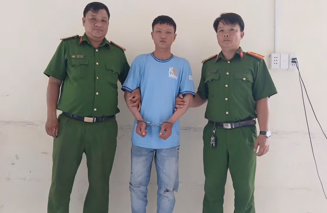 Bắt gọn tên cướp giật điện thoại của cô gái trẻ sau 30 phút gây án -0