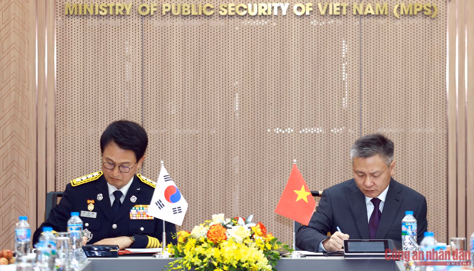 Việt Nam - Hàn Quốc thúc đẩy hợp tác công nghệ và huấn luyện phòng cháy, chữa cháy ảnh 4 Việt Nam - Hàn Quốc thúc đẩy hợp tác công nghệ và huấn luyện phòng cháy, chữa cháy -0