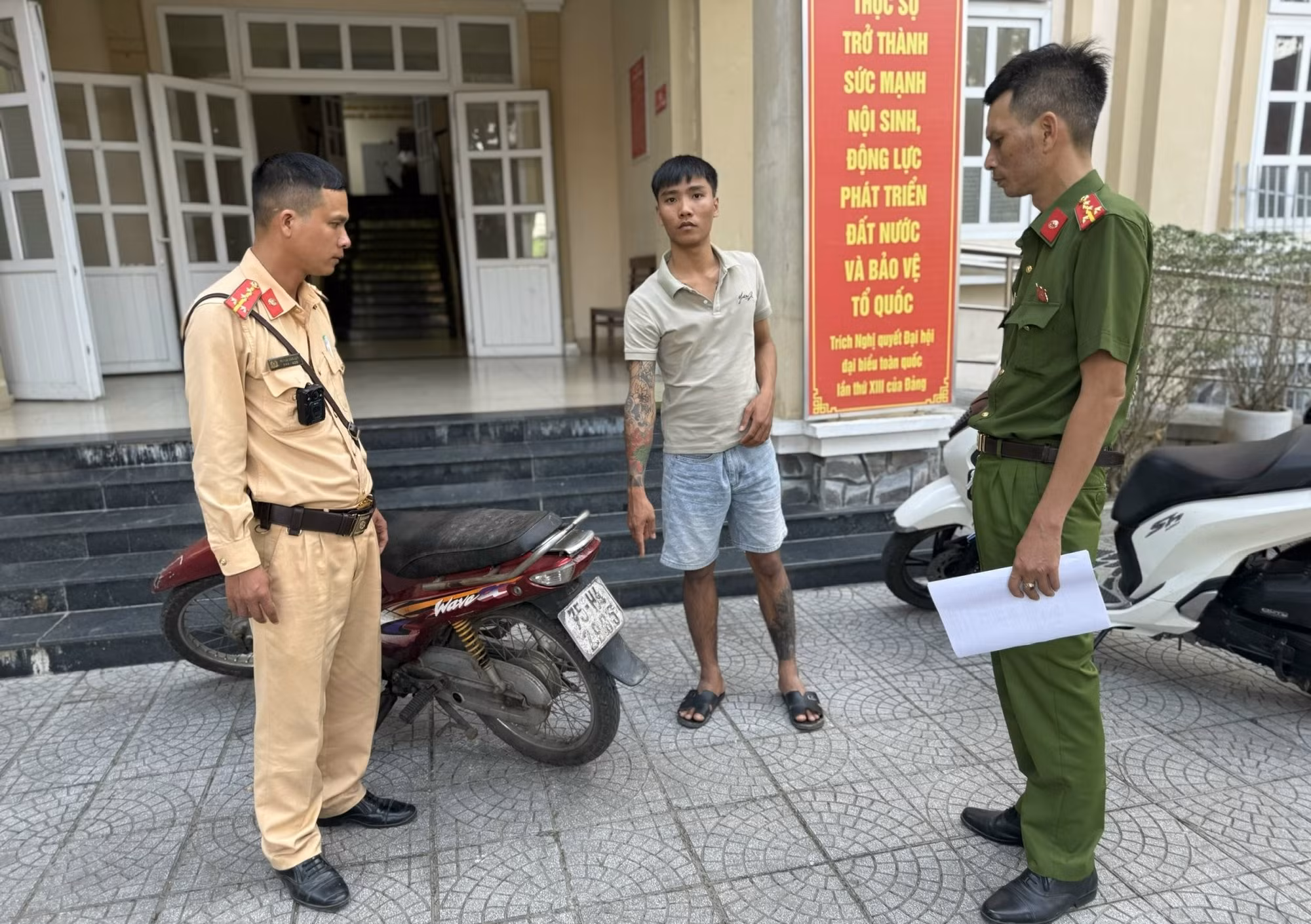 Công an TP Huế tăng cường đảm bảo an ninh trật tự địa bàn trong mùa cao điểm du lịch -0