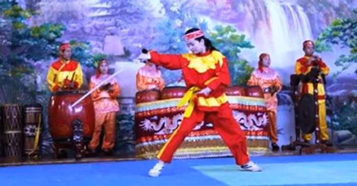 Cái roi trong các không gian văn hoá -0